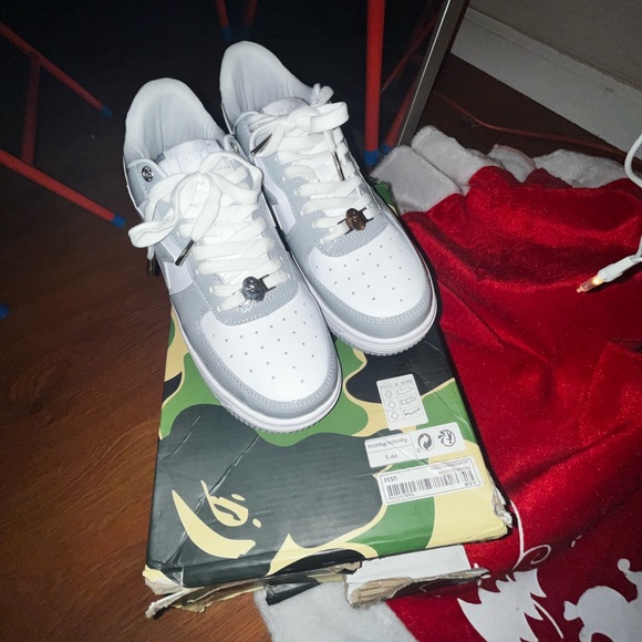 Hi I have Sliver & White Bape Bathing Ape Shoes Size 10 - Picture 3 of 12
